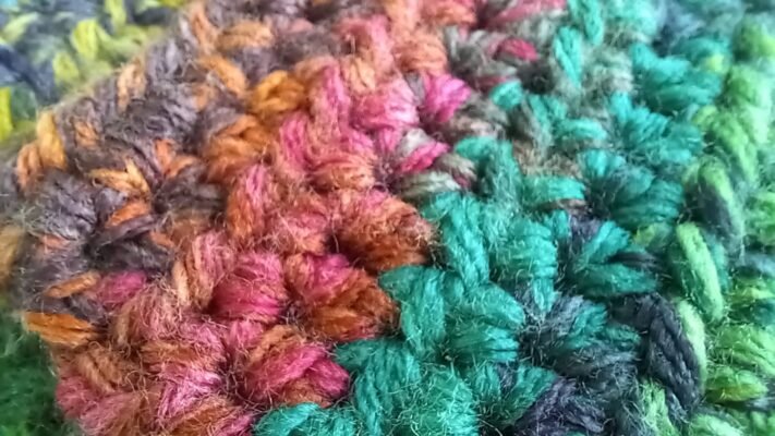 Crochê colorido em detalhe