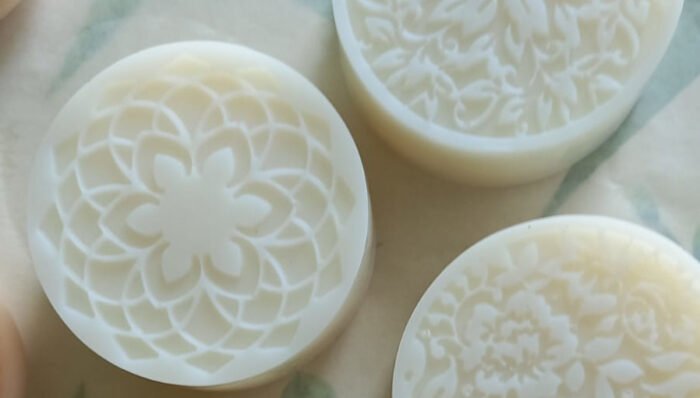 Sabonetes de lavanda com extrato de aloe vera e manteiga de karité. Base glicerinada 100% vegetal