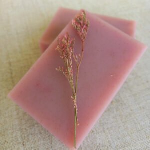 Sabonete glicerinado com óleo de semente de uvas, extrato seco de uva e fragrância de ervas de provence