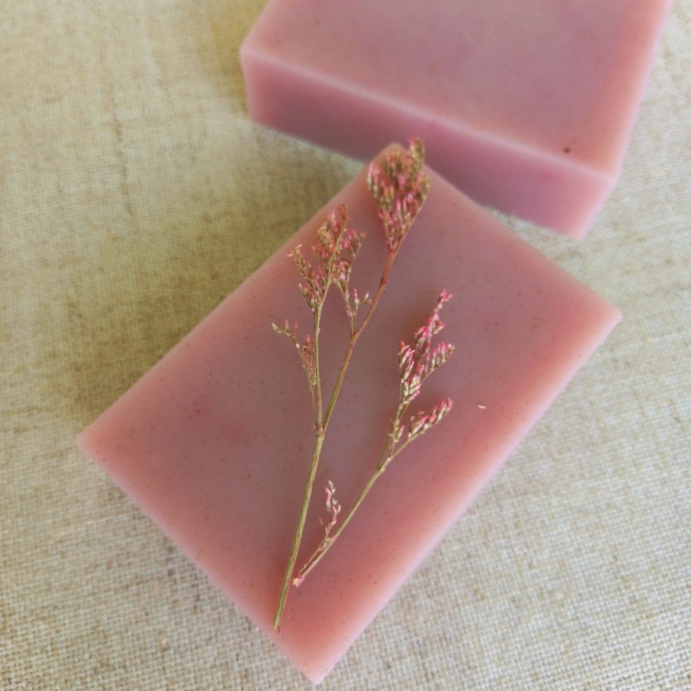 Sabonete glicerinado com óleo de semente de uvas, extrato seco de uva e fragrância de ervas de provence