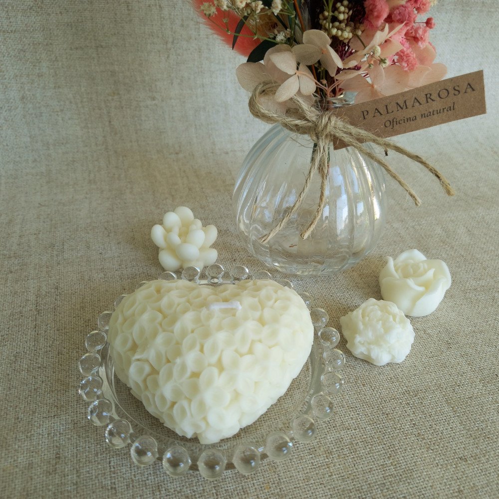 Essência Natural – Arranjo com flores secas e vela aromática 3 Kit Presente "Essência Natural" – Arranjo Floral + Vela Coração + Itens Decorativos