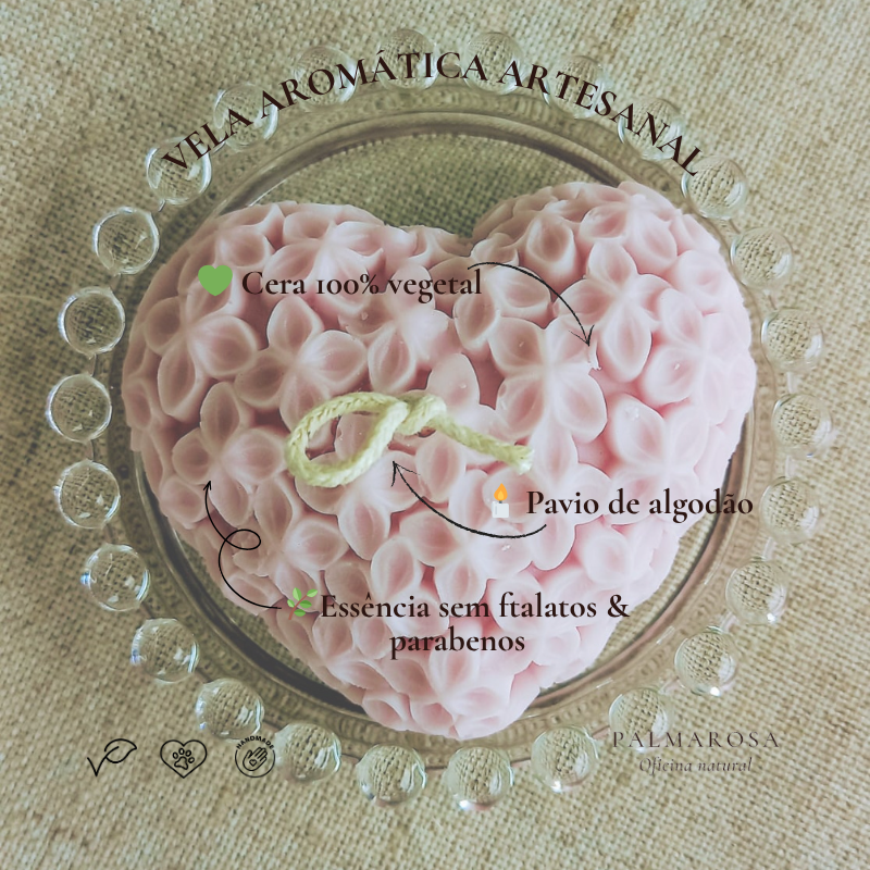 Vela aromática artesanal, em formato de coração e com informações sobre as principais características
