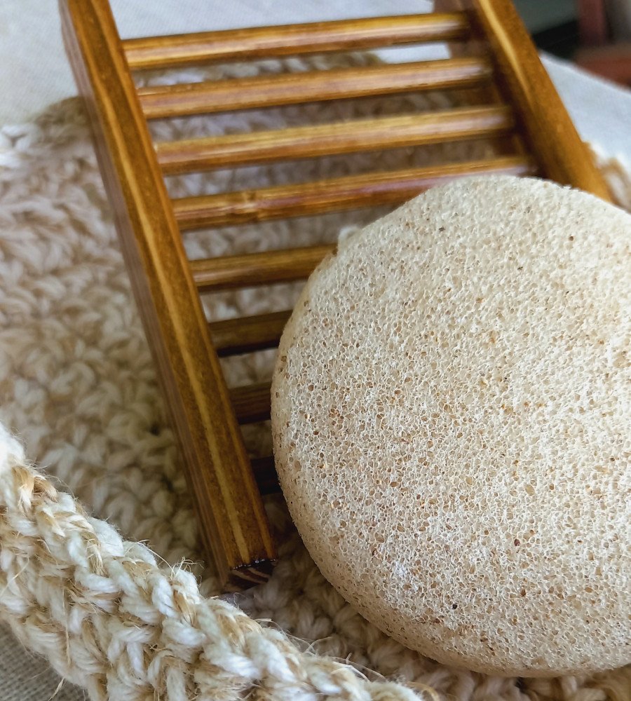 Conjunto Saboneteira de Bambu e Esponja Konjac Natural