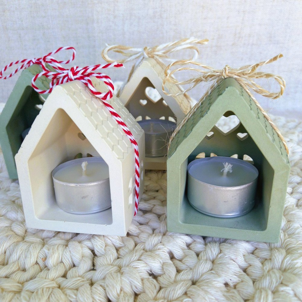Casinha Luminária em EcoMármore – Edição Natal 2025 2 Casinha luminária feita à mão em EcoMármore, com vela tealight e acabamento natural. Um toque de aconchego e luz para a decoração de Natal.