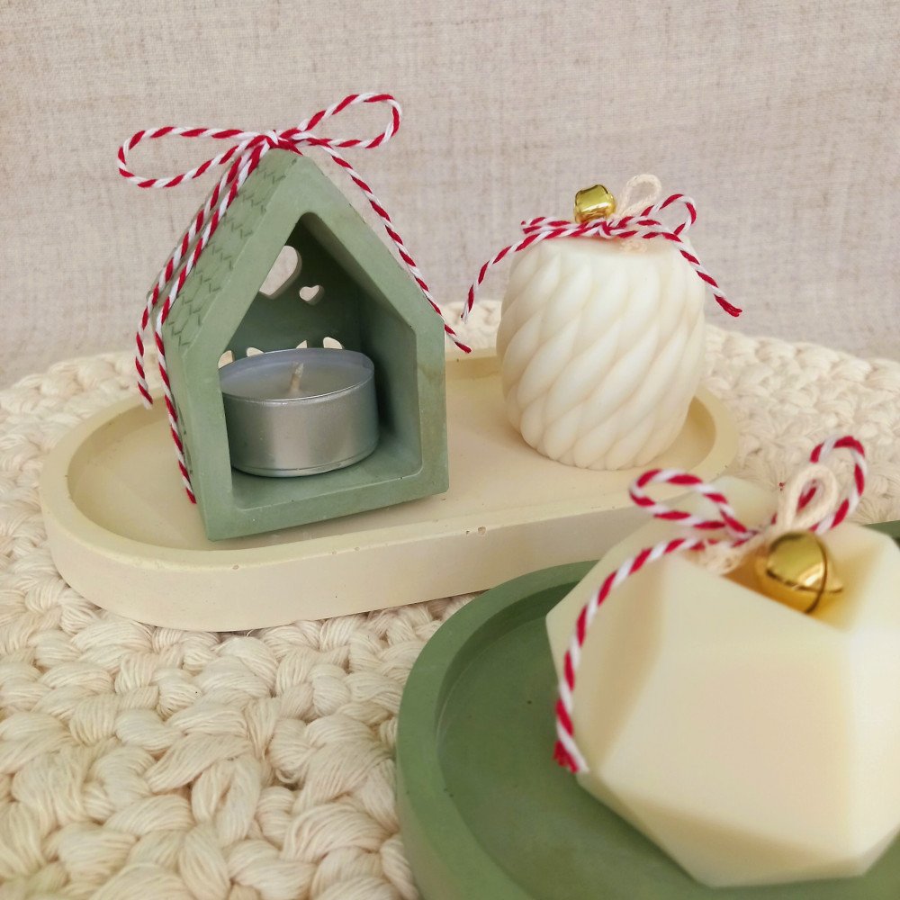 Gift Box - Casinha Luminária & Vela Natalina 4 Conjunto artesanal com casinha e bandeja em EcoMármore e vela em cera de coco 100% vegetal. Um toque de luz e afeto para o Natal.