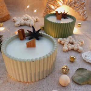 Vela aromática em recipiente canelado de ecomármore