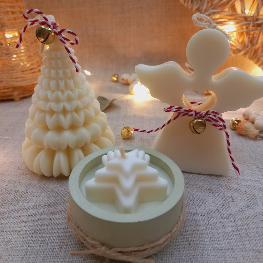 Vela aromática de maçã e canela + velas decorativas em formato de anjo e árvore — todas feitas à mão, com cera 100% vegetal e queima limpa.