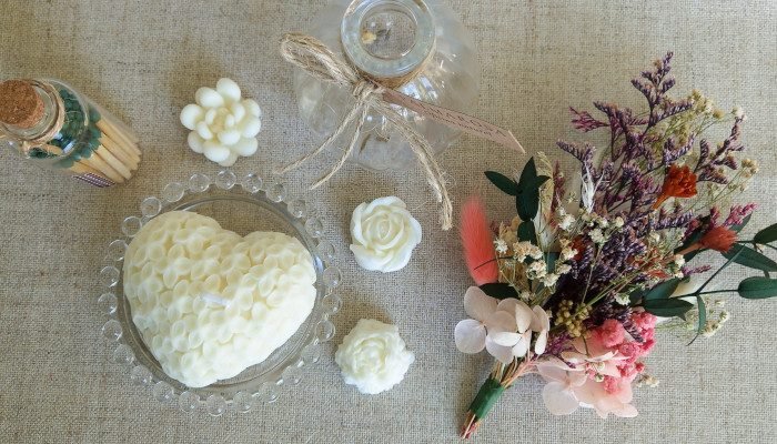 Kit Presente "Essência Natural" – Arranjo Floral + Vela Coração + Itens Decorativos